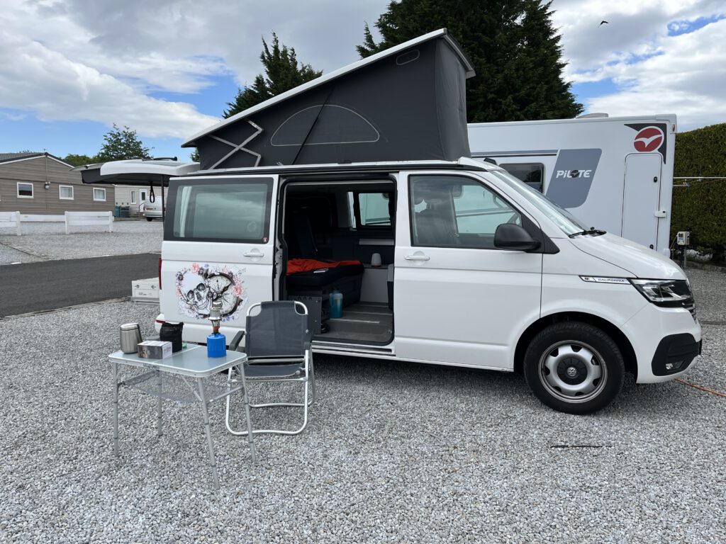 Unser Cali auf dem Campingplatz