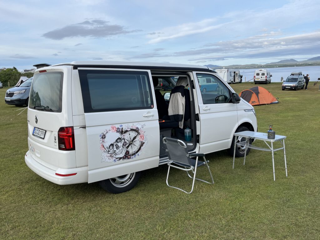 Mein Cali auf Campingplatz